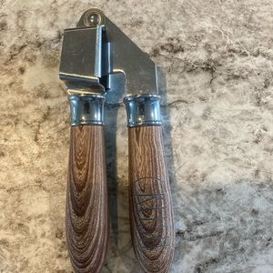 Rae Dunn garlic press